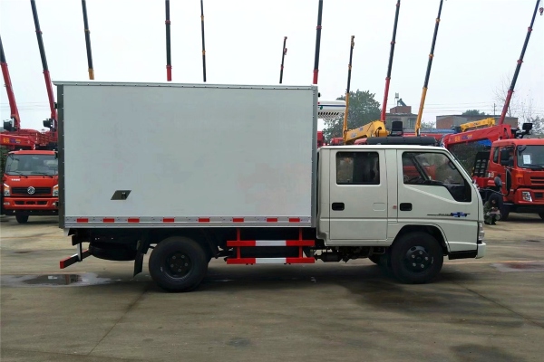 江铃双排五十铃冷藏车