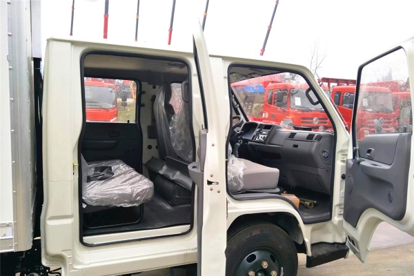 江铃双排五十铃冷藏车