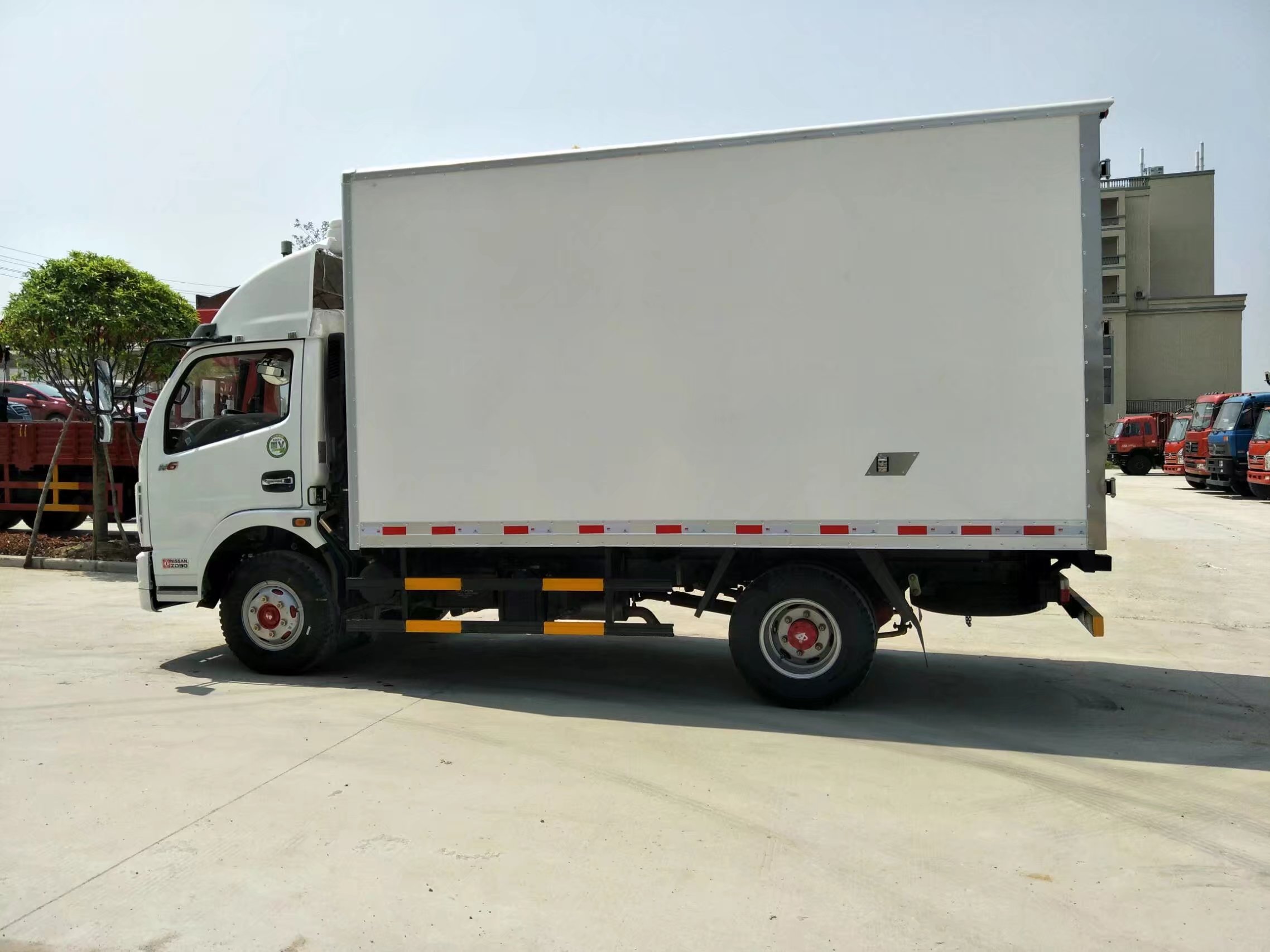 东风经典凯普特4.2米冷藏车