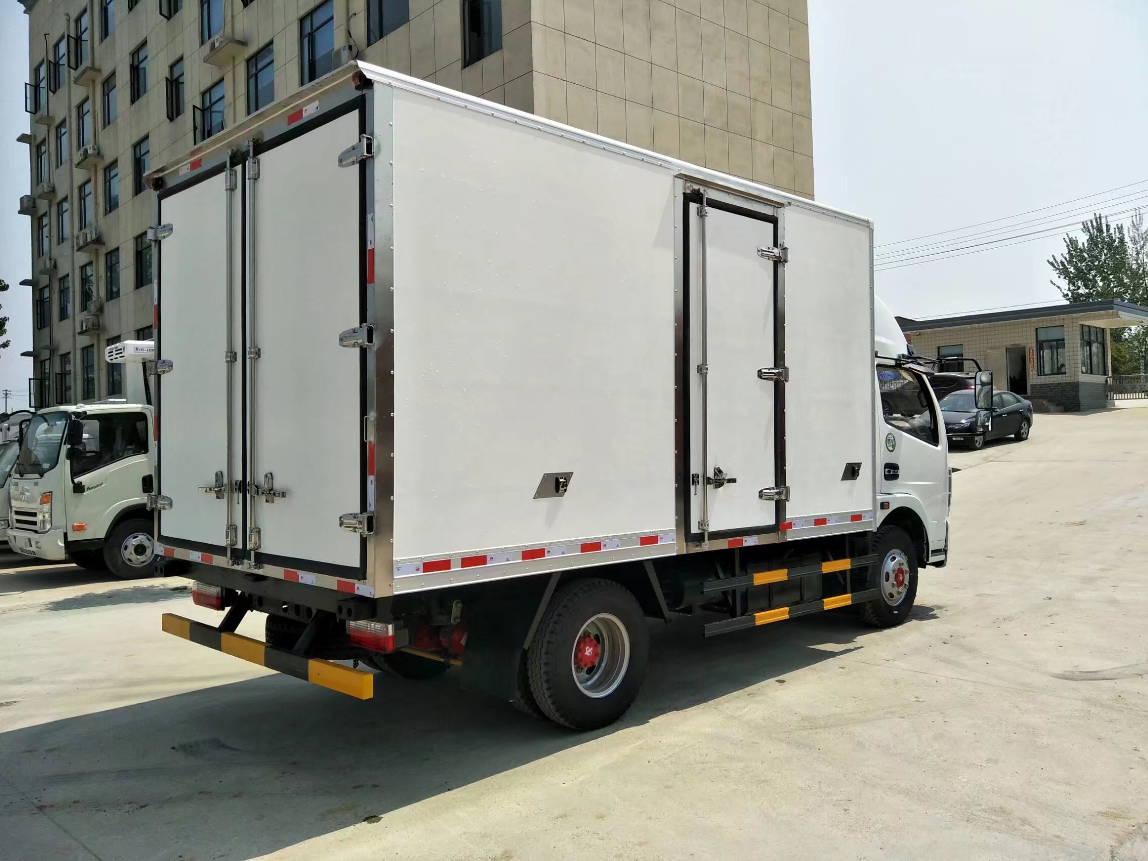 东风经典凯普特4.2米冷藏车