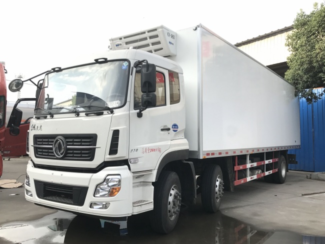 东风天龙前四后四9.4米冷藏车