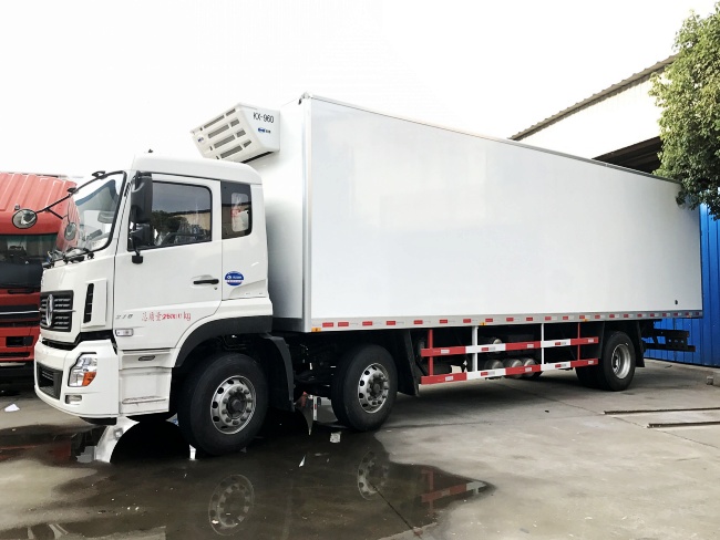 东风天龙前四后四9.4米冷藏车