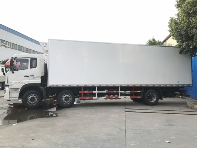东风天龙前四后四9.4米冷藏车