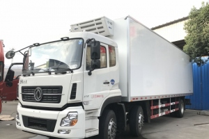 东风天龙前四后四9.4米冷藏车