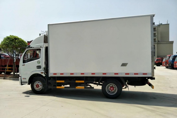 东风经典凯普特4.2米冷藏车