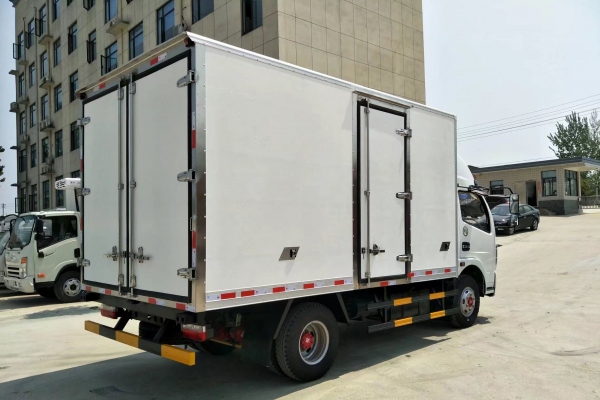 东风经典凯普特4.2米冷藏车