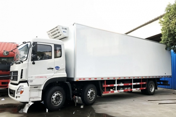 东风天龙前四后四9.4米冷藏车