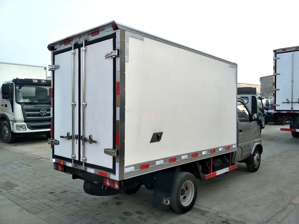长安3米后双轮冷藏车