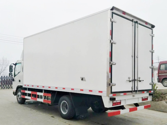 江淮帅铃一排半冷藏车(厢长5.2米)