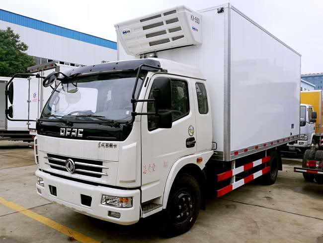 东风多利卡一排半冷藏车(厢长4.8米)