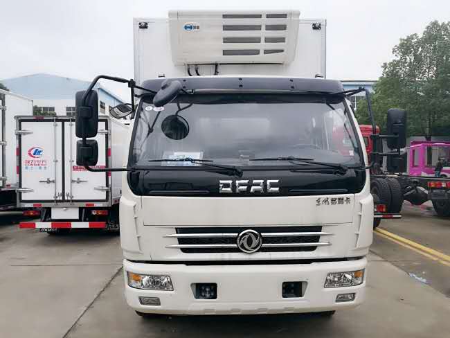 东风多利卡一排半冷藏车(厢长4.8米)
