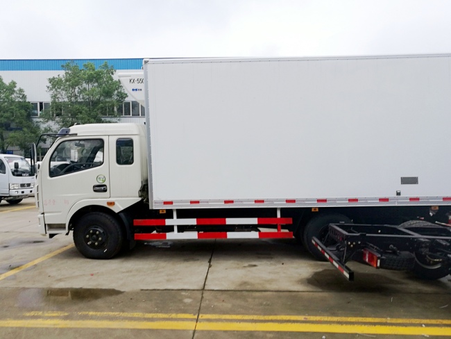 东风多利卡一排半冷藏车(厢长4.8米)