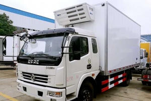东风多利卡一排半冷藏车(厢长4.8米)