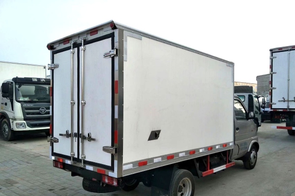 长安3米后双轮冷藏车