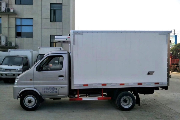 长安3米后双轮冷藏车
