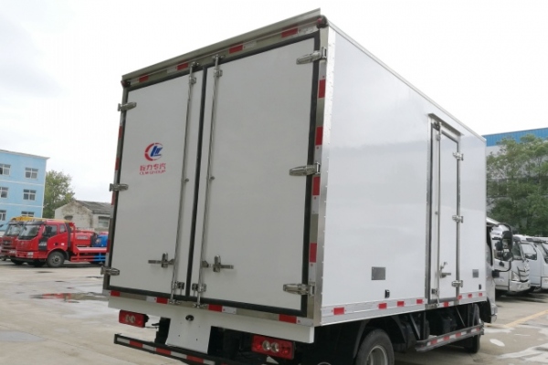 福田奥铃M4新款CTS国五4.2米冷藏车