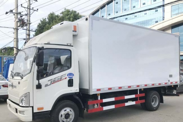 解放J6F冷藏车(厢长5.2米)
