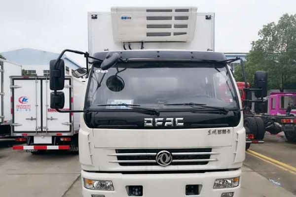 东风多利卡一排半冷藏车(厢长4.8米)