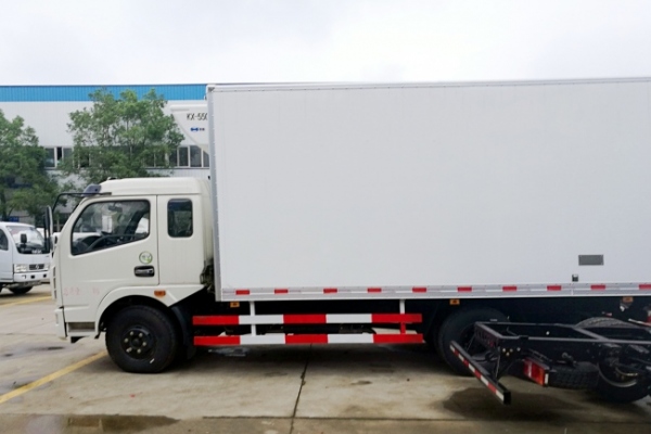 东风多利卡一排半冷藏车(厢长4.8米)