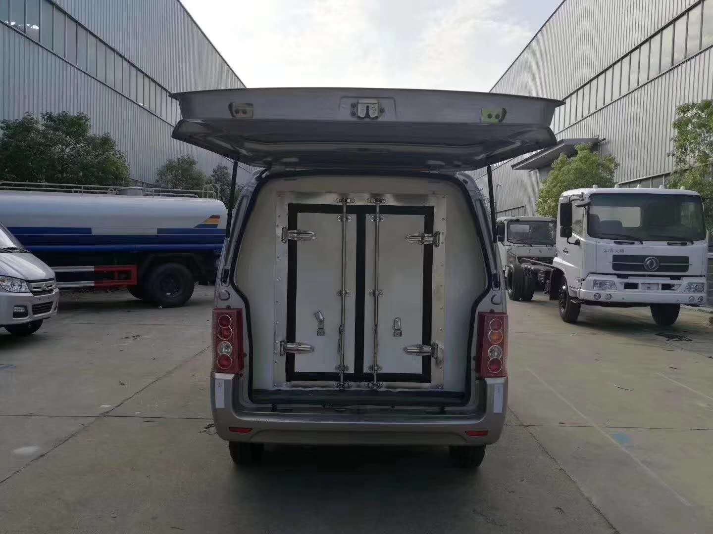 长安经典面包冷藏车