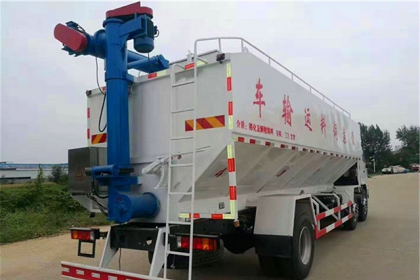 陕汽轩德小三轴15吨（30方）散装饲料运输车 