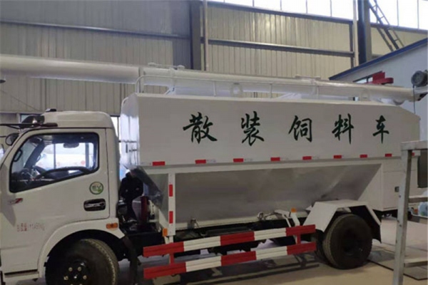 东风多利卡6吨（12方）散装饲料运输车