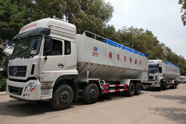 东风天龙前四后八40方散装饲料运输车