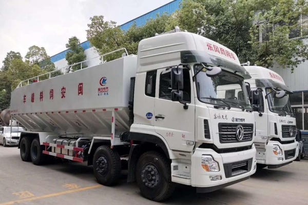 东风天龙前四后八40方散装饲料运输车