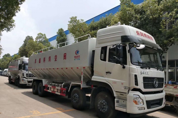东风天龙前四后八40方散装饲料运输车