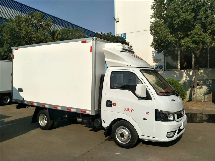 (国六)东风逸途汽油冷藏车