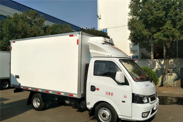 (国六)东风逸途汽油冷藏车