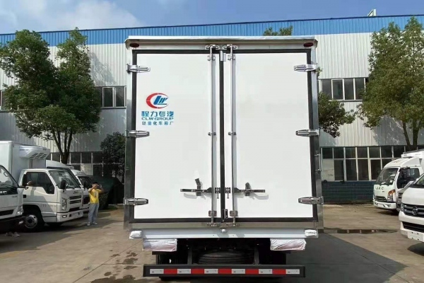 江淮帅铃E国五康明斯152马力冷藏车