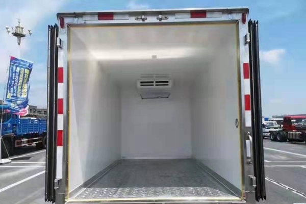 跃进福运S80国六柴油版冷藏车